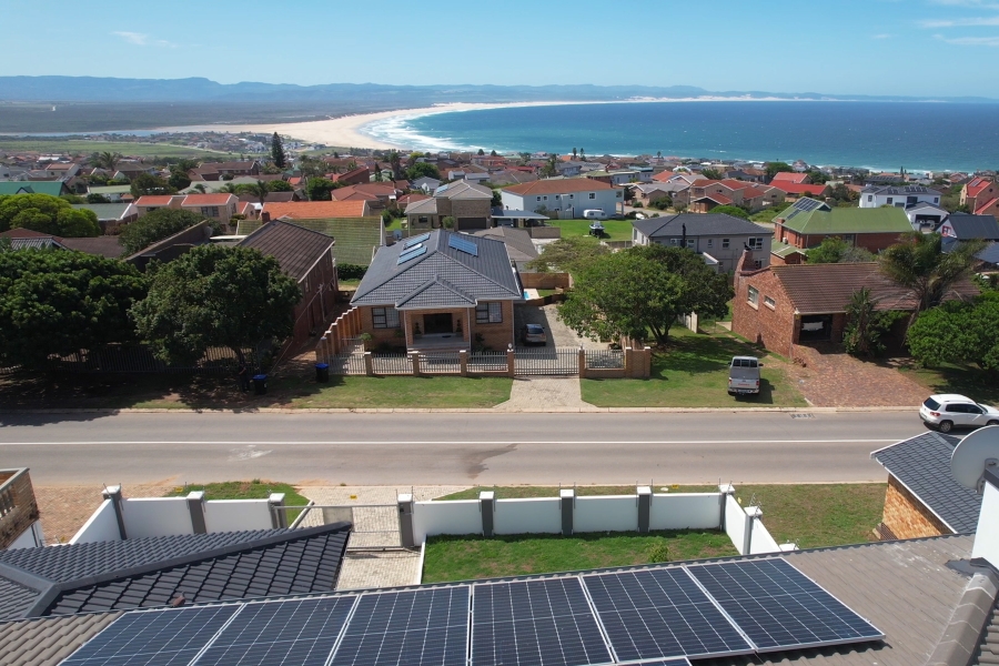 4 Bedroom Property for Sale in Wavecrest Eastern Cape